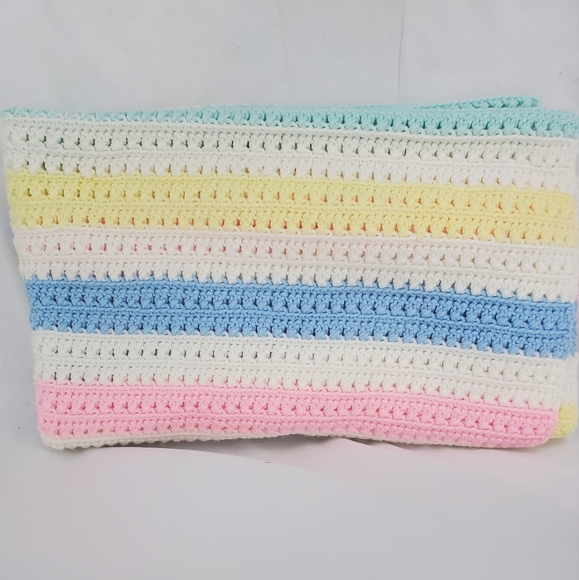 Vintage crocheted striped pastel baby blanket - Picture 6 of 6